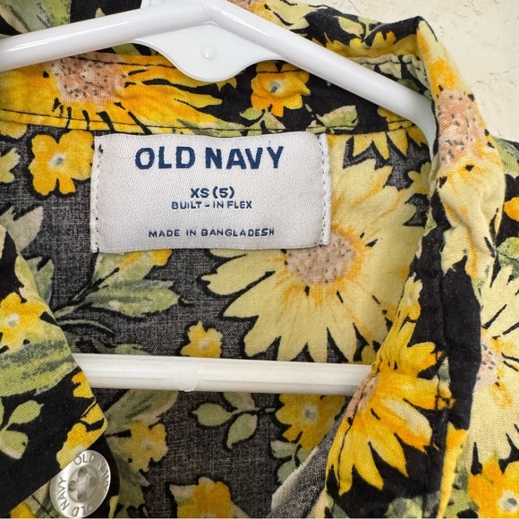 Old Navy Floral Sunflower Yellow Shirt Built in Flex Button Up Short Sleeve XS 5 - Picture 4 of 5